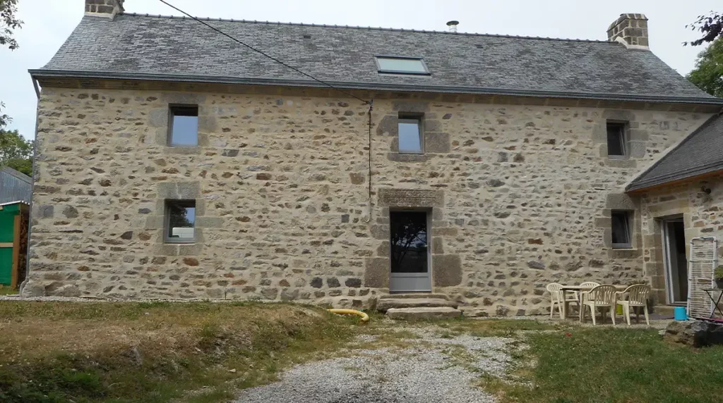 Après travaux de maçonnerie - joints chaux sable à Dineault