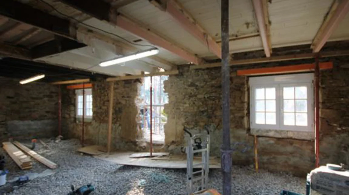 Rénovation intérieure écologique de maisons anciennes en pierre dans le Finistère.