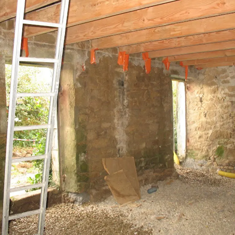 rénovation traditionnelle,bâti ancien,Finistère,matériaux écologiques,chaux,sable,patrimoine,restauration,environnement.,eco-habitat,rénovation combles,Douarnenez,éco-rénovation,fibre de bois,parquet massif,isolation phonique,confort,maison,rénovation écologique,manoir,EcoRénov,matériaux naturels,chanvre,bois,isolation,Lezaff,Dinéault,Châteaulin,maçonnerie