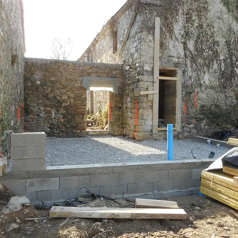 renovation-globale-manoir-lezaff-annexe-extension-dalle