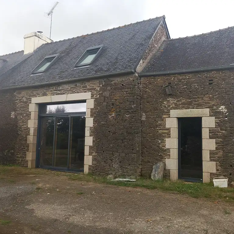 EcoRénov, a métamorphosé une maison ancienne à Pleyben (Finistère)