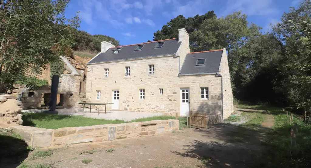 EcoRénov a récemment finalisé la restauration écologique d'une magnifique maison ancienne située à Cleden Cap Sizun dans le Finistère.